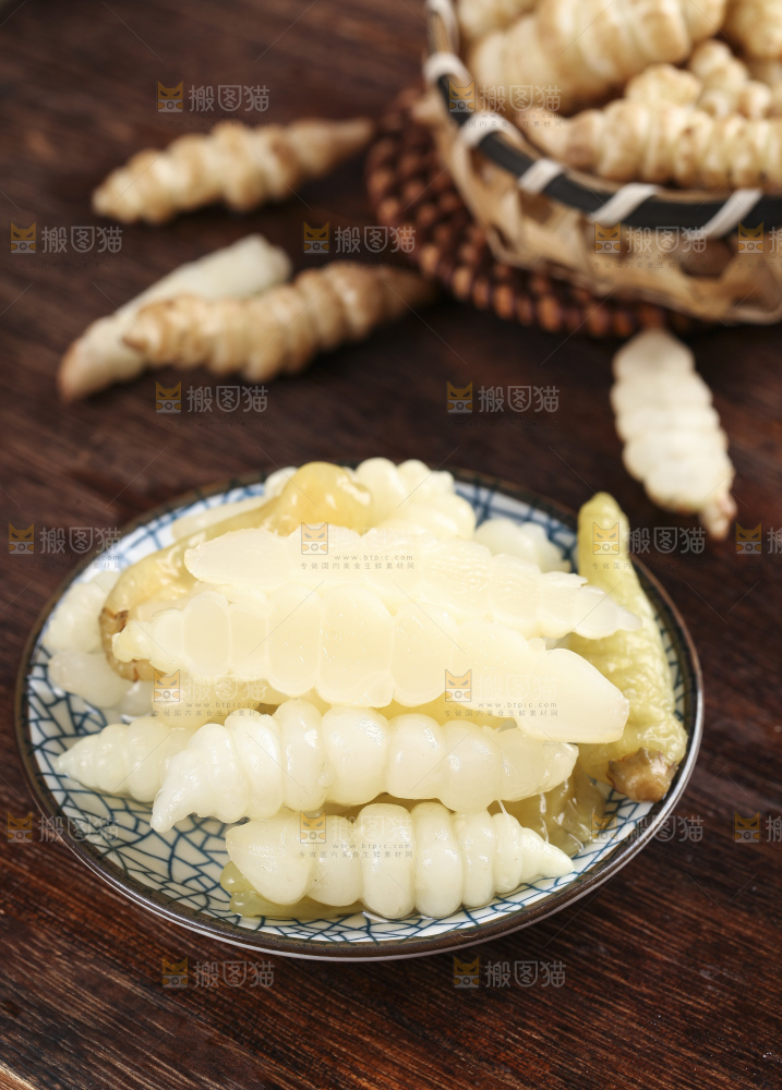 盘子里的泡椒宝塔菜