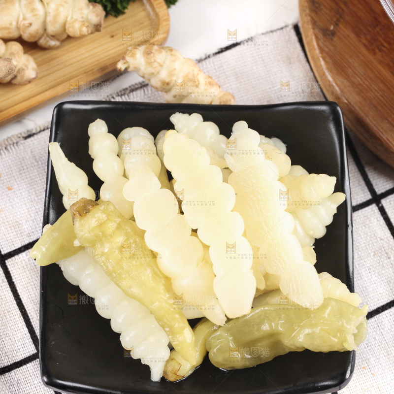 盘子里的泡椒宝塔菜