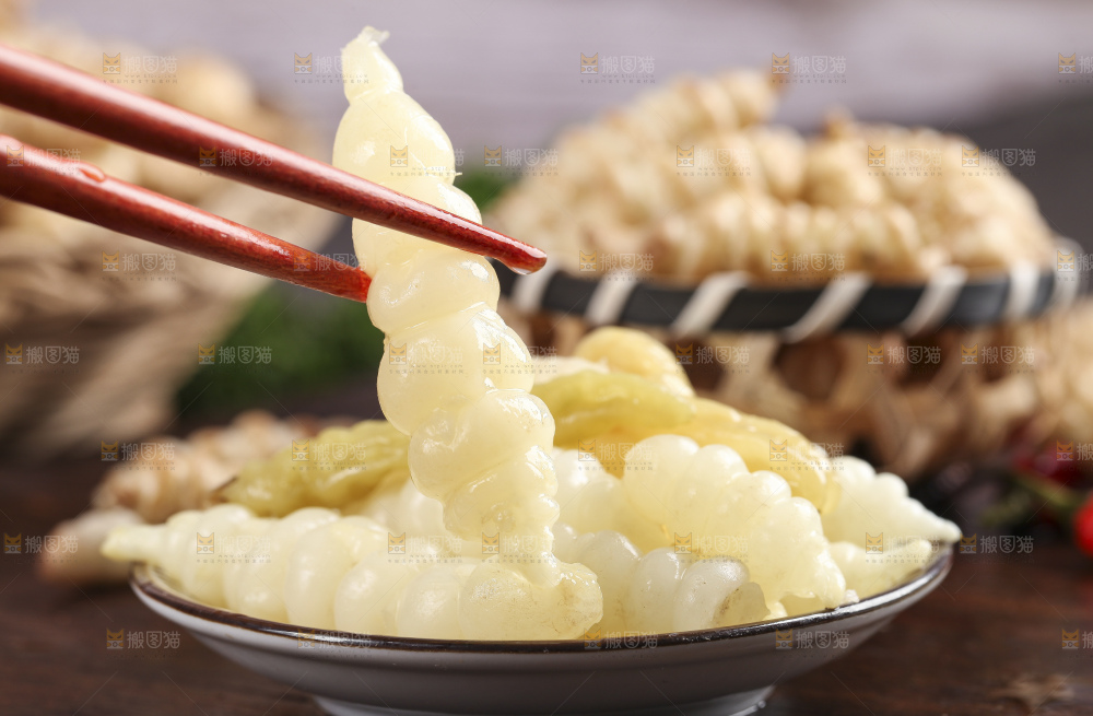 盘子里的泡椒宝塔菜