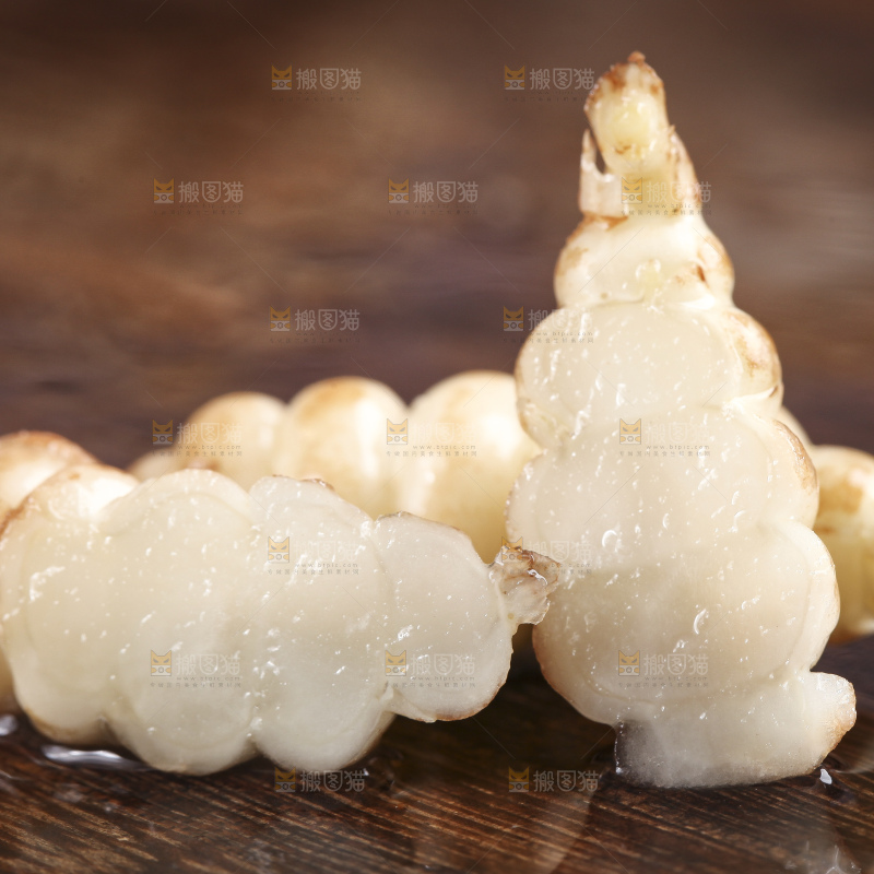 深底上的宝塔菜