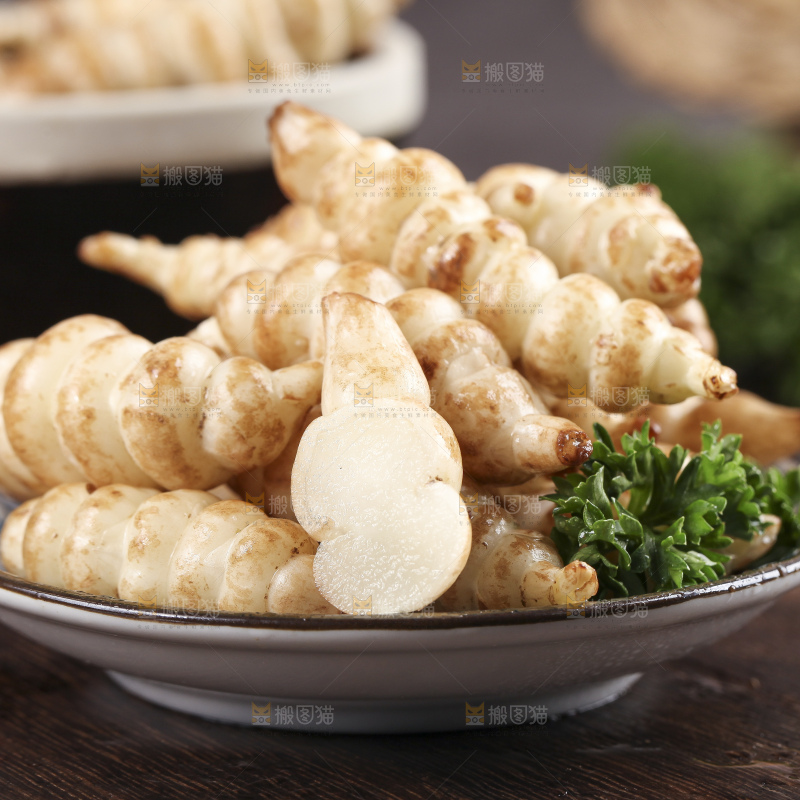 深底上的宝塔菜