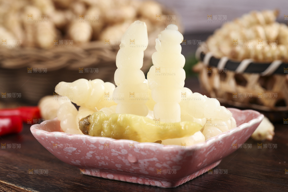 盘子里的泡椒宝塔菜