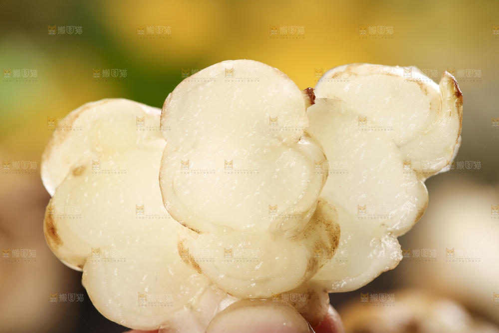 深底上的宝塔菜