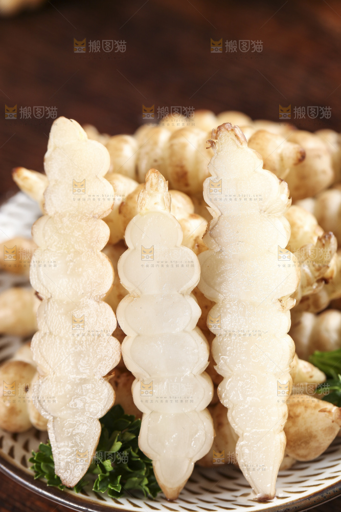 深底上的宝塔菜