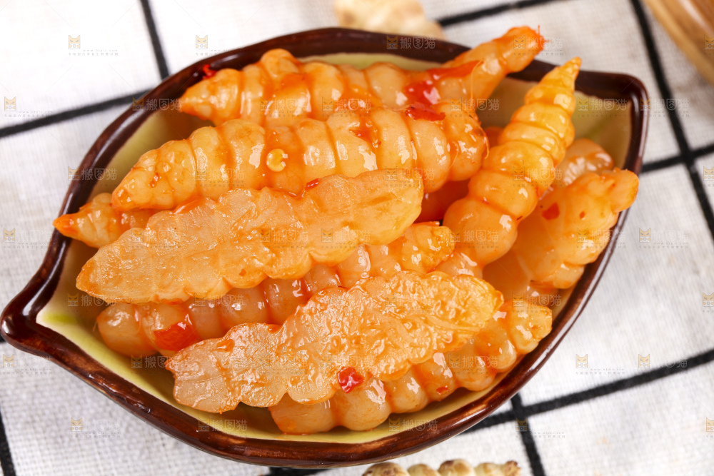 盘子里的红油宝塔菜