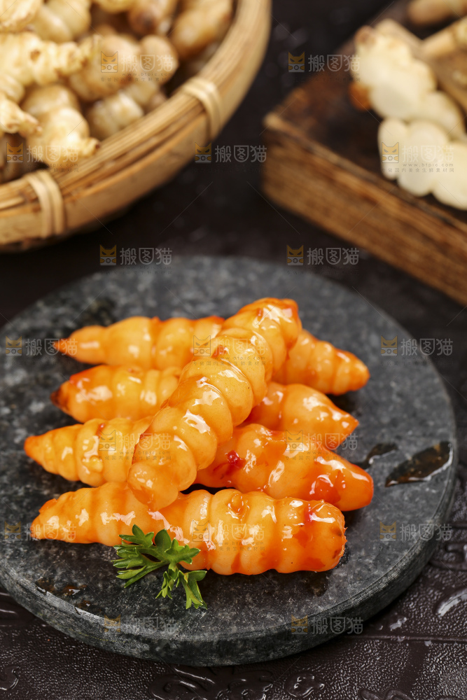 盘子里的红油宝塔菜