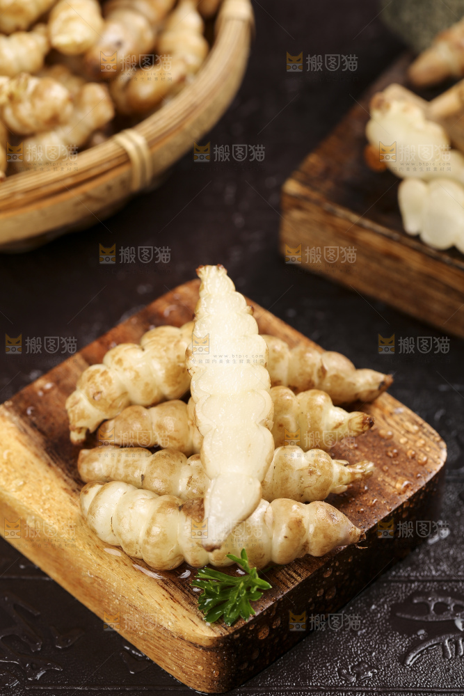 深底上的宝塔菜