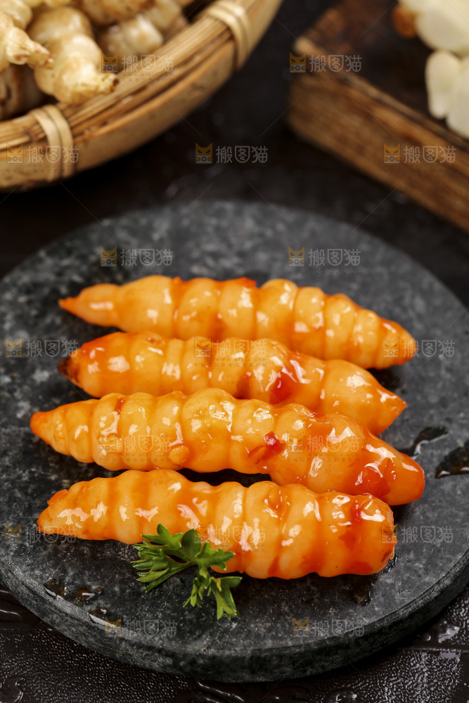 盘子里的红油宝塔菜