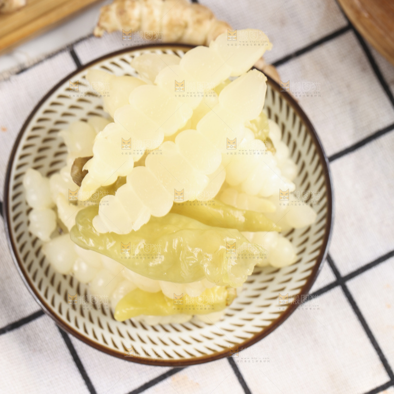 盘子里的泡椒宝塔菜