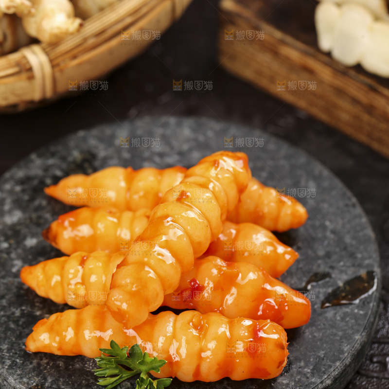 盘子里的红油宝塔菜