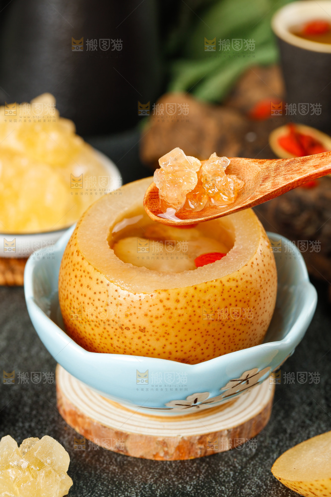 碗里的冰糖银耳汤