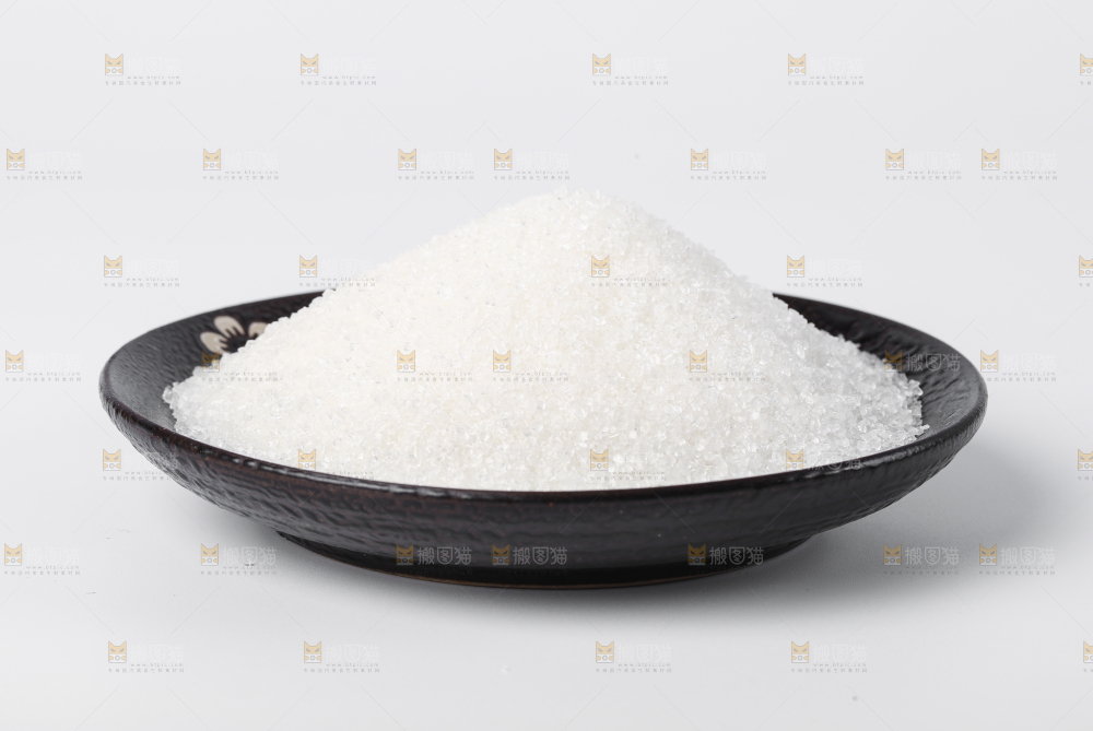 白底上放着白砂糖