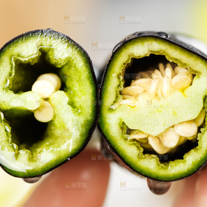 浅底上的紫妃尖椒