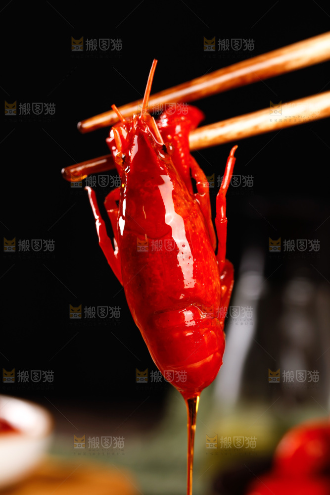 深底上的香辣小龙虾