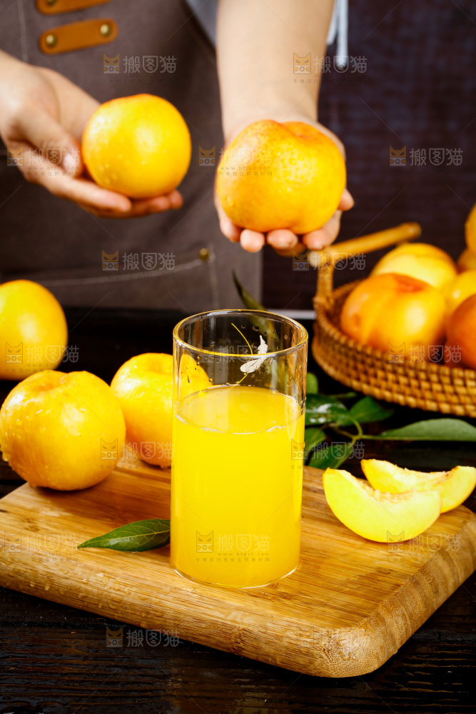 深底上的黄油桃