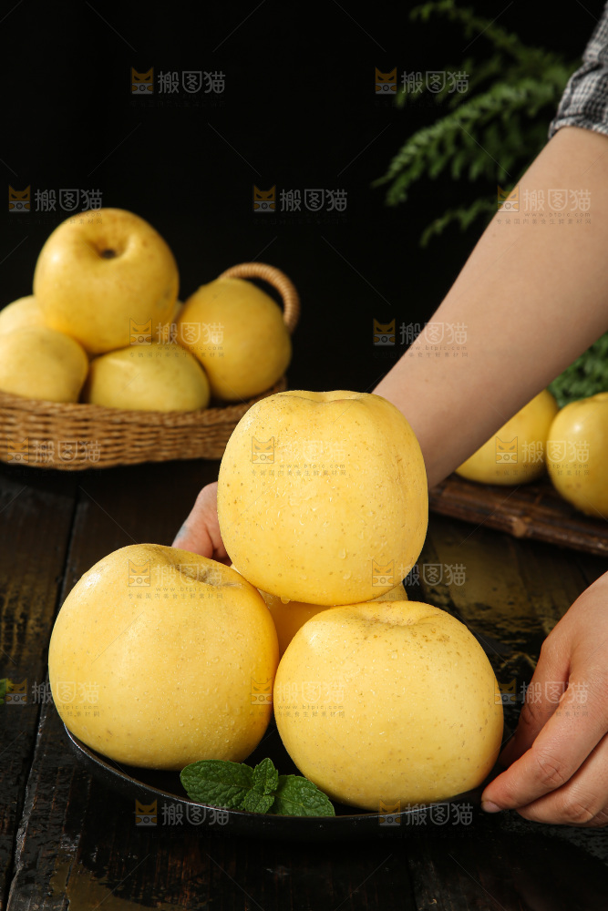 深底上的奶油富士