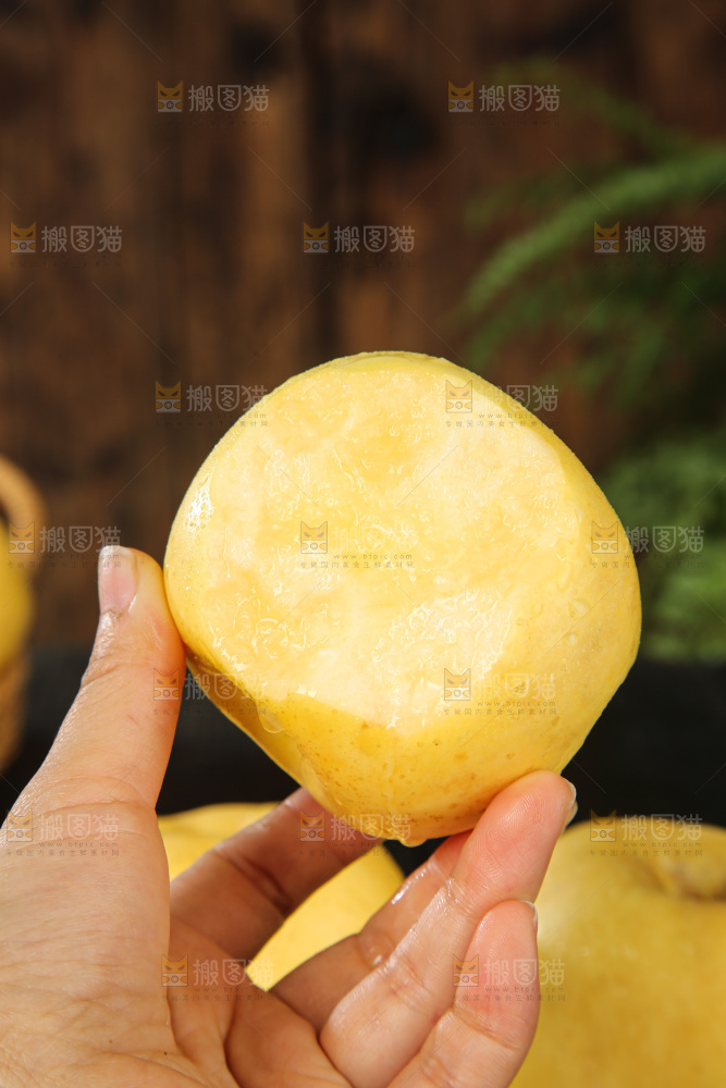 深底上的奶油富士