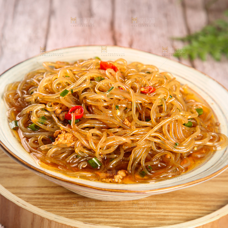 深底上的肉末粉条