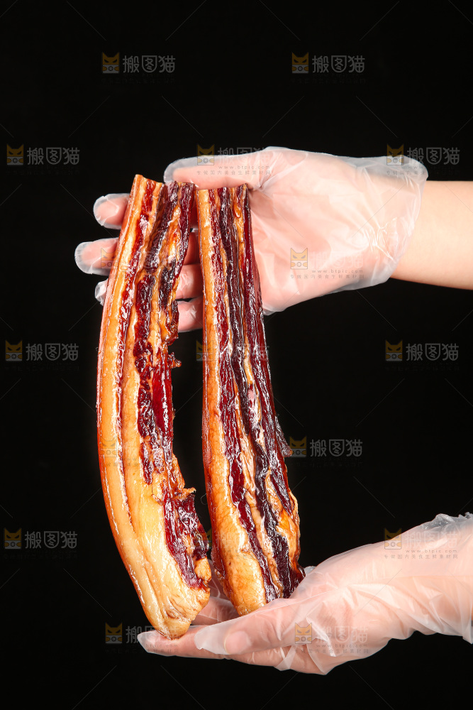 深底上的烟熏腊肉