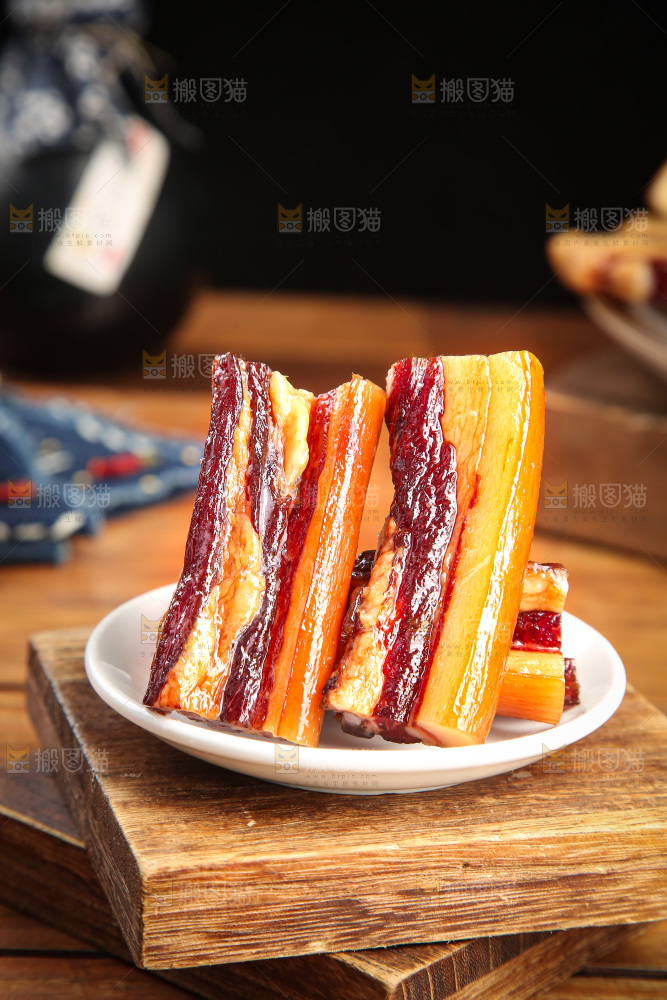 深底上的烟熏腊肉