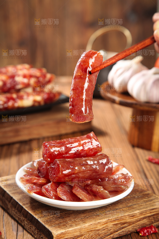 深底上的腊肠