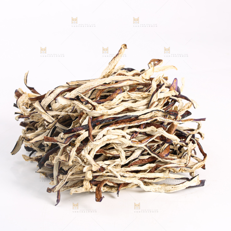 白底上的茄子干