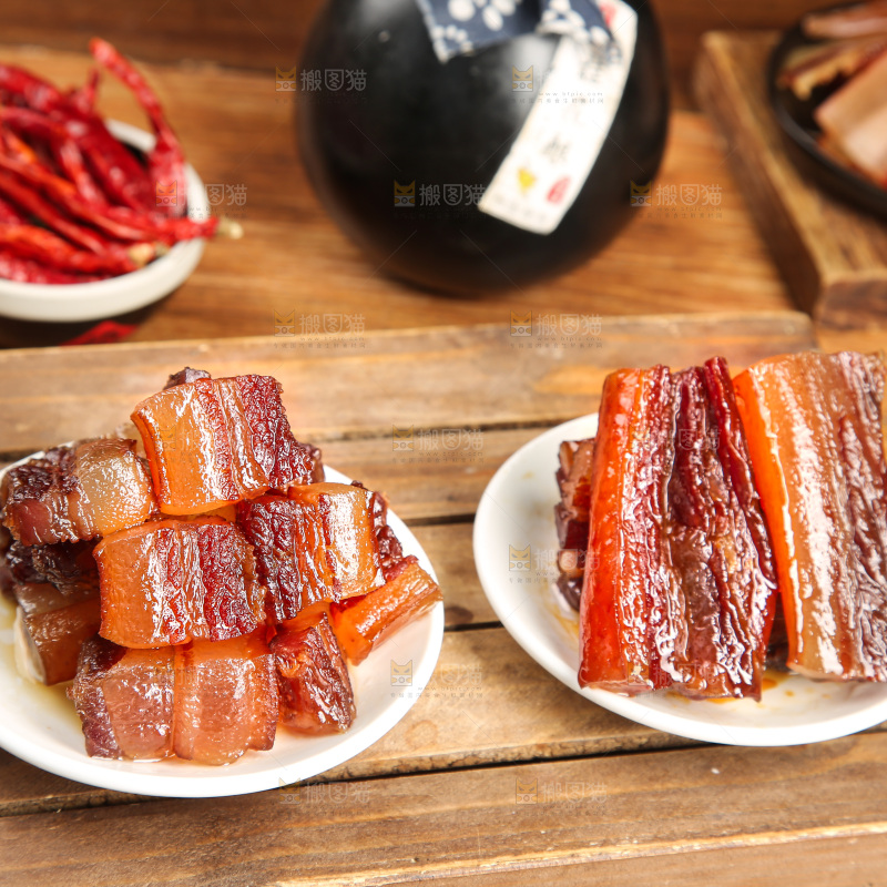 深底上的烟熏腊肉