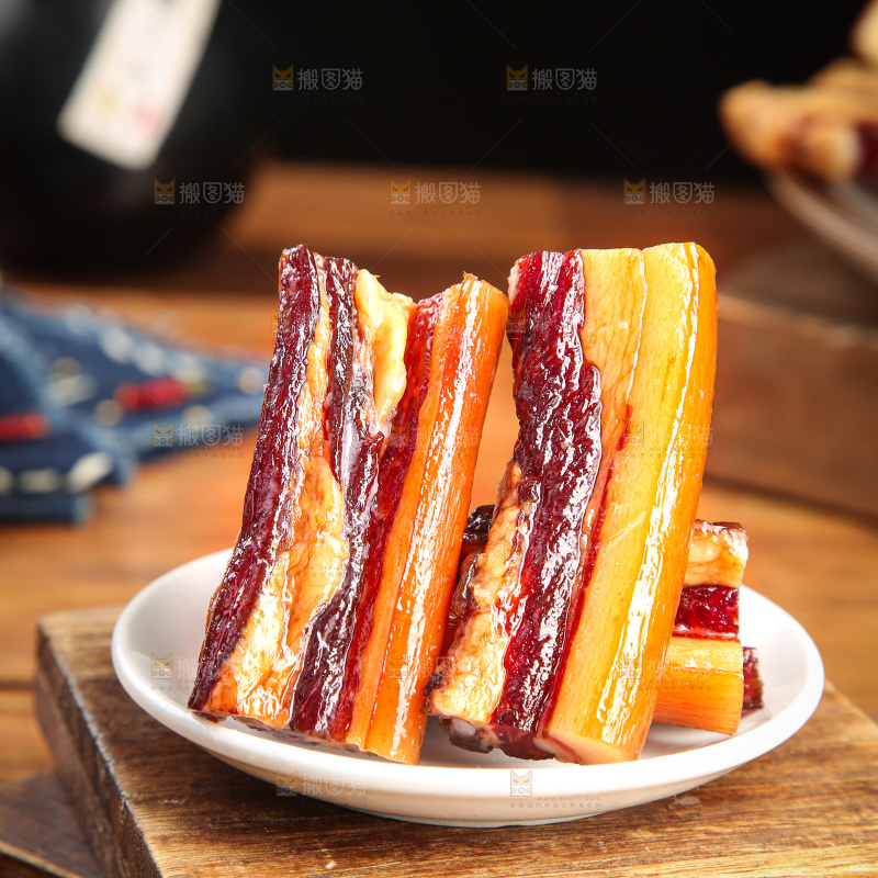 深底上的烟熏腊肉