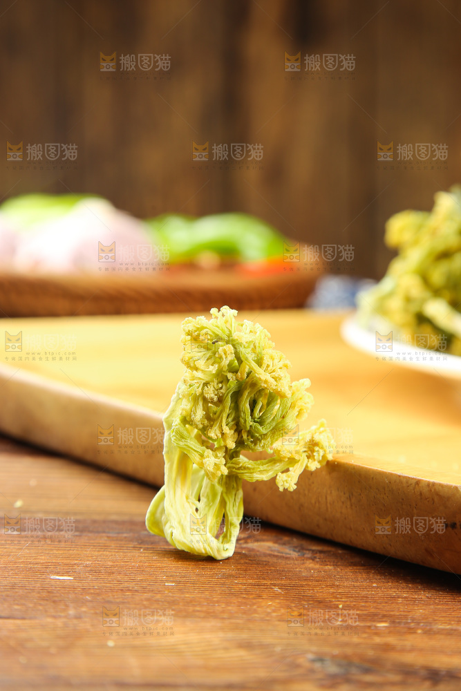 木底上的干花菜