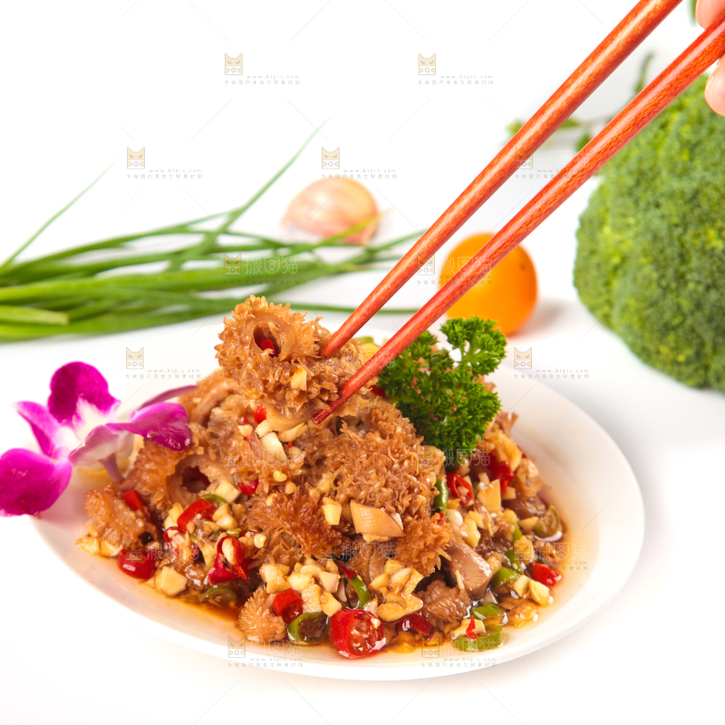白底上的香辣牛肚