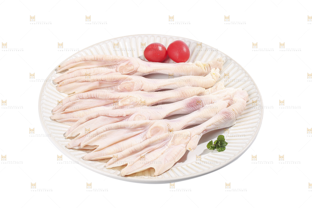 白底上的新鲜鸭掌