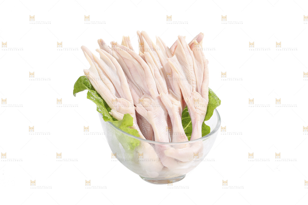 白底上的新鲜鸭掌