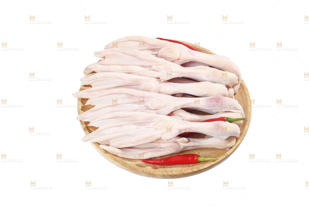 白底上的新鲜鸭掌