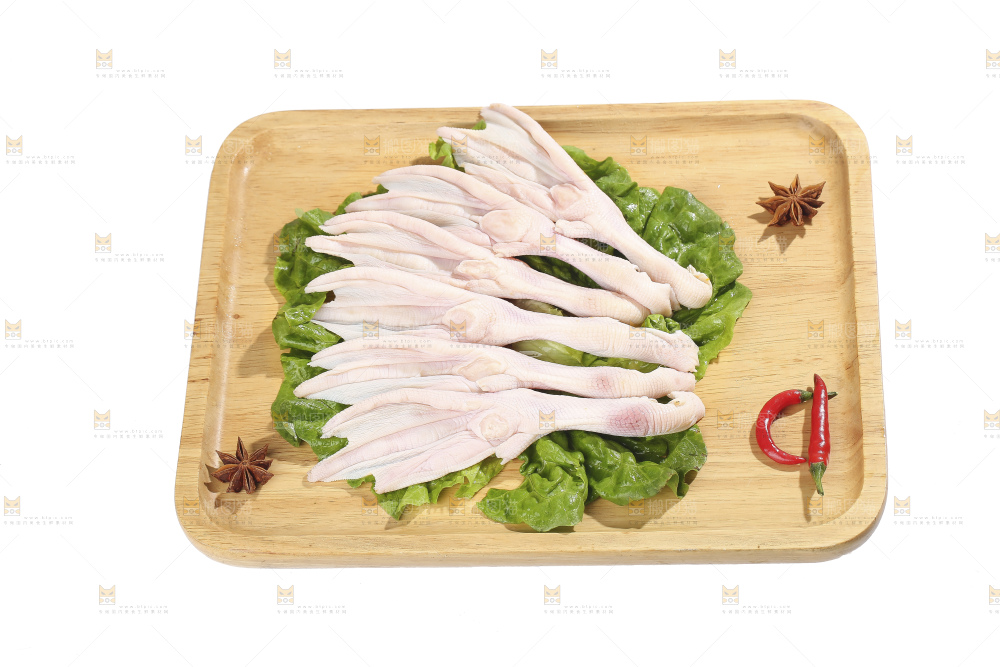 白底上的新鲜鸭掌