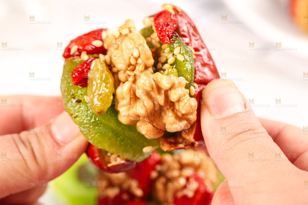 浅底上的枣夹核桃