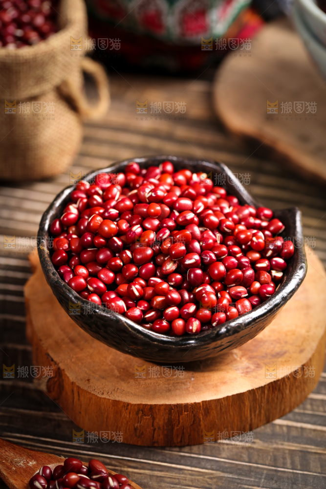 深底上的红豆