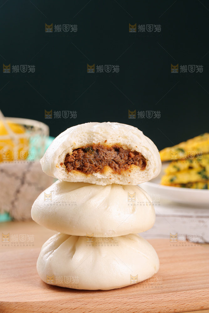 木底上的酱肉包子
