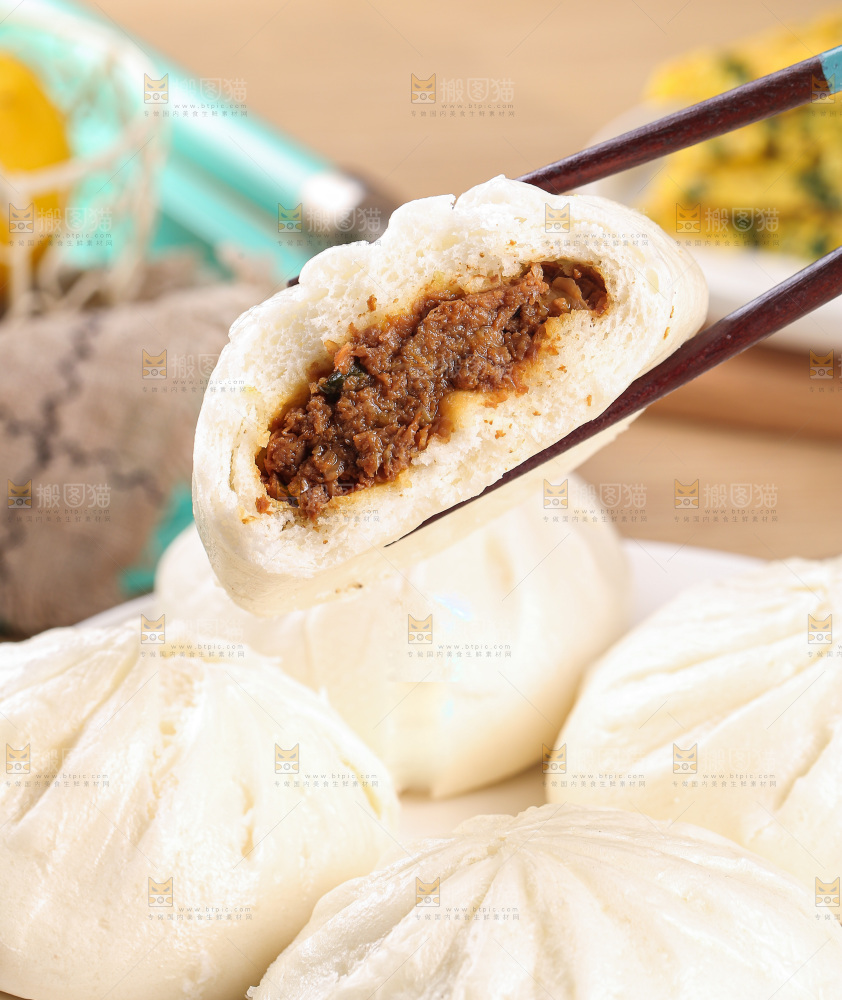 木底上的酱肉包子