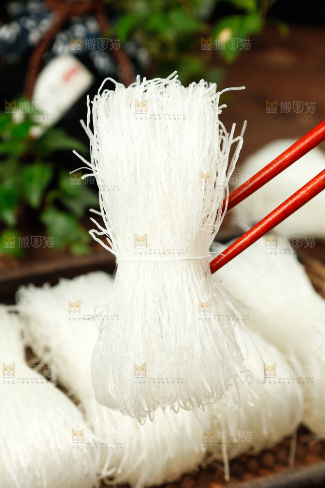深底上的龙口粉丝