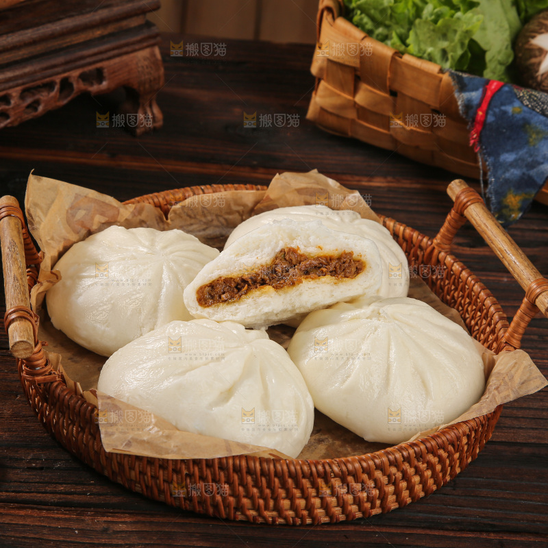 深底上的酱肉包子