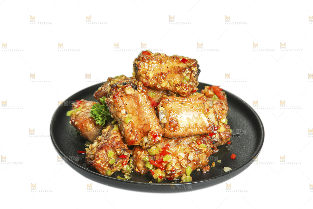 盘子里的蒜香排骨