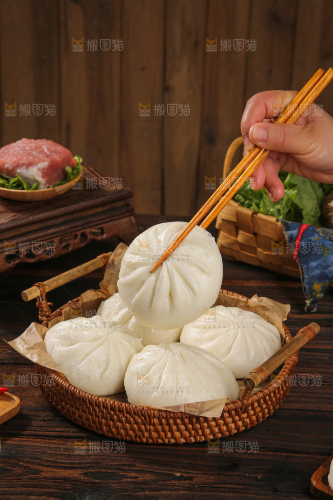 深底上的酱肉包子