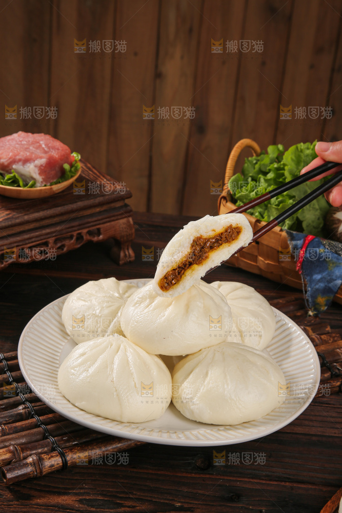 深底上的酱肉包子