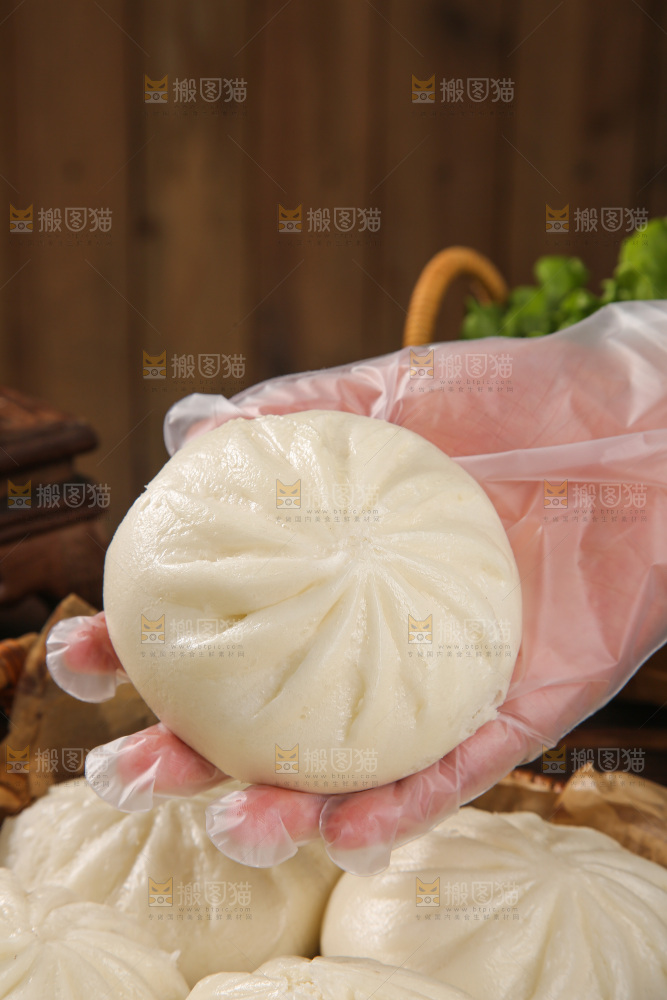 深底上的酱肉包子
