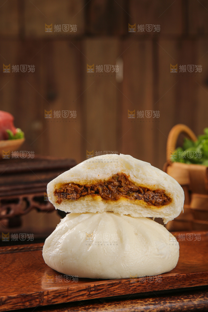 深底上的酱肉包子