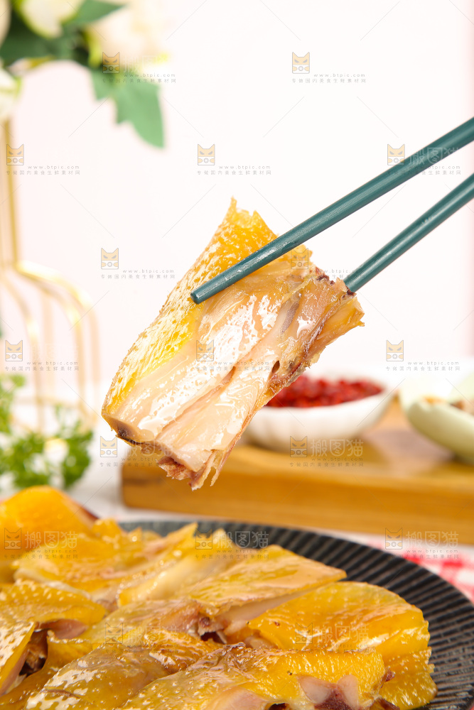 浅底上的风干鸡