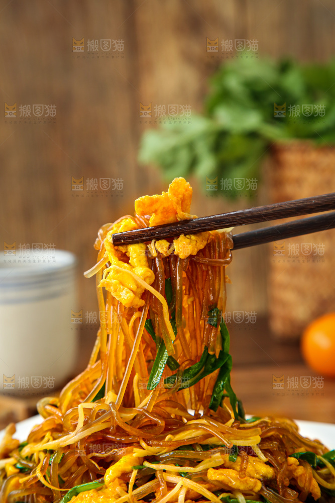 盘子里的炒合菜