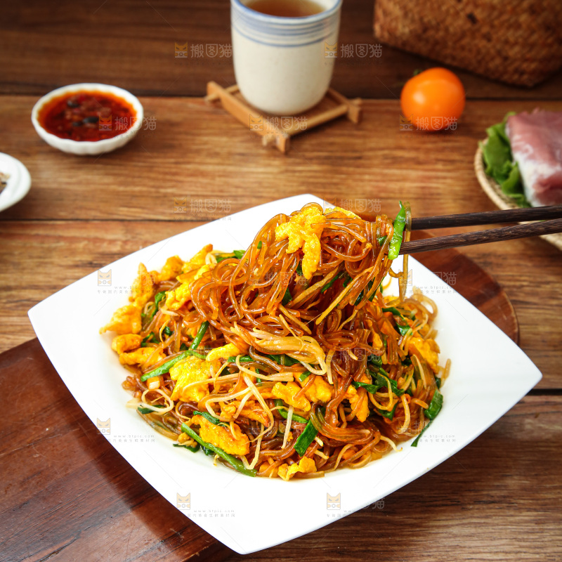 盘子里的炒合菜