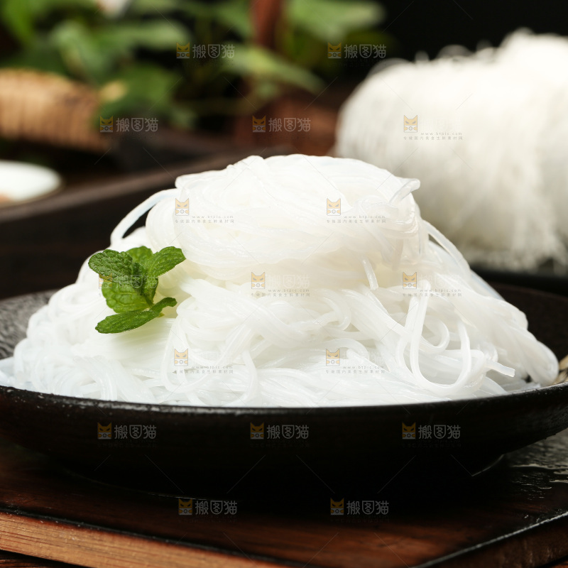 深底上的龙口粉丝