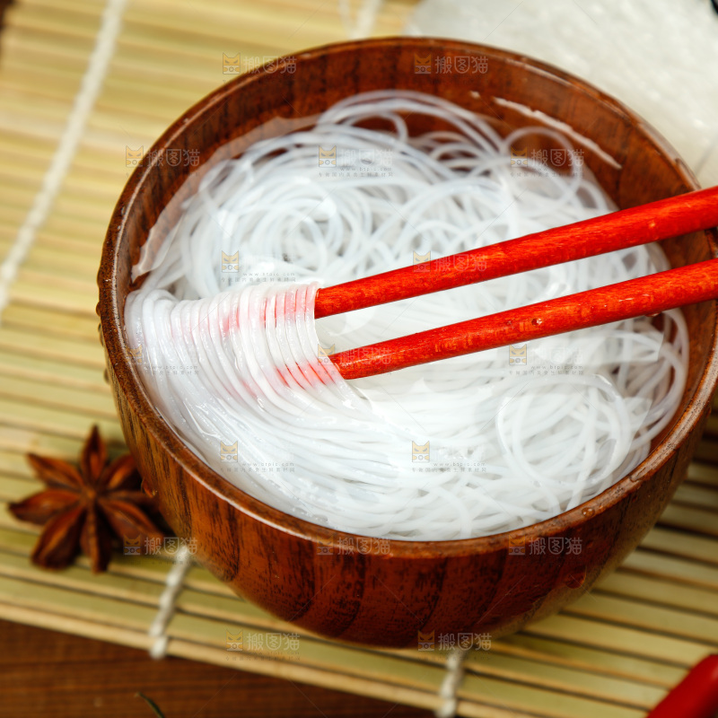 深底上的龙口粉丝